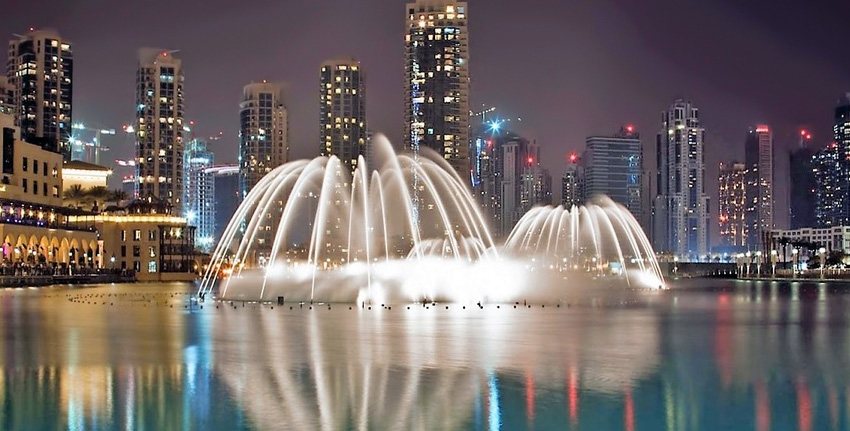 Dubai-fountain-show-at-night