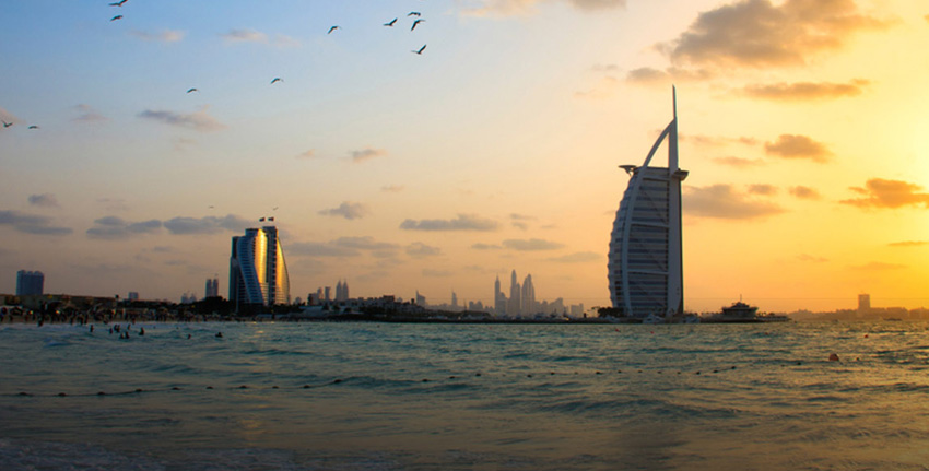 Umm-Suqeim-Beach-skyline