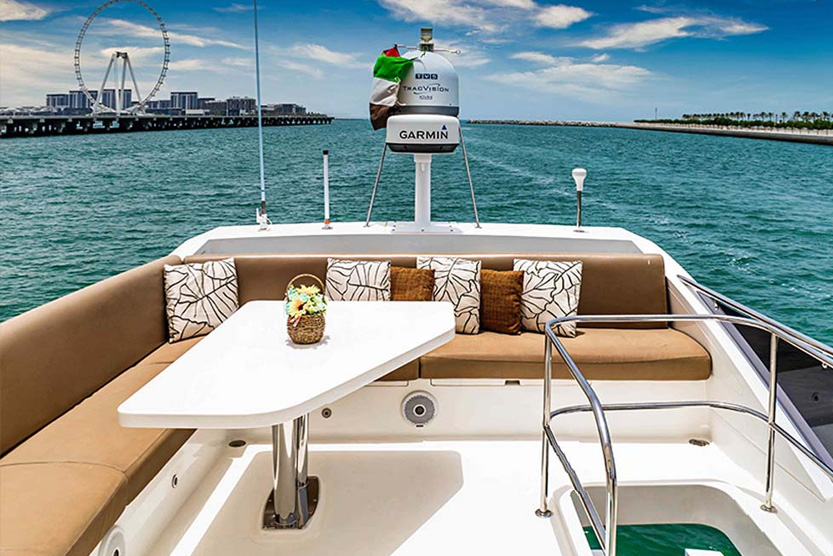 Private Dubai Tour – Majesty 48 ft Yacht