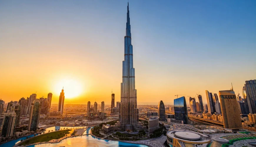 Dubai skyline with Burj Khalifa at golden sunset — best time to visit Dubai