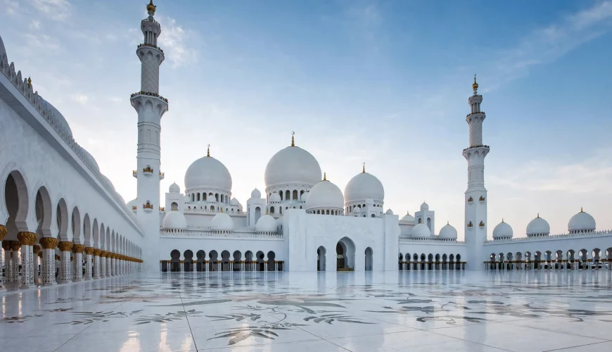 Sheikh Zayed Grand Mosque in Abu Dhabi — Abu Dhabi day trip from Dubai guide