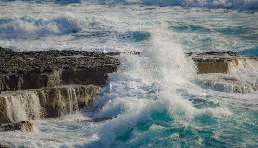 UAE Weather Thursday: 44C Inland, Rough Gulf by Friday