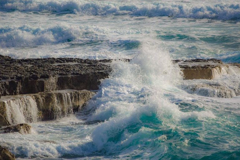 Waves breaking on the Arabian Gulf coast
