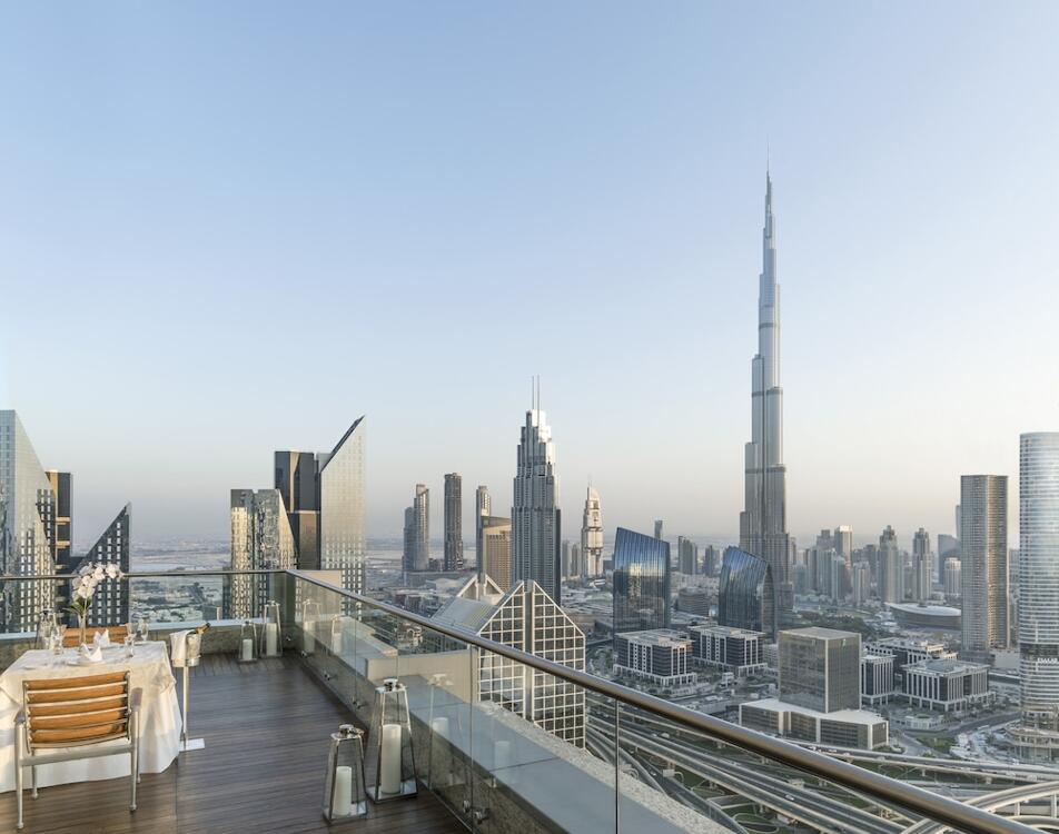 Shangri-La Dubai tower with Burj Khalifa views from upper floors