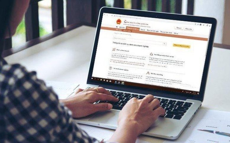 A person checking an official service on a laptop at home